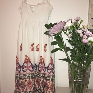 Open back white embroidered dress XS